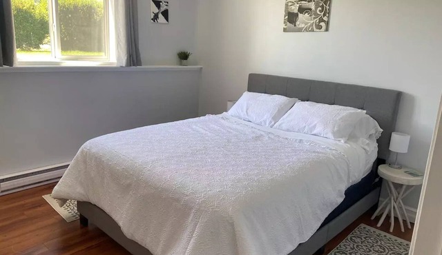 Bright and Cozy 2BR Central Condo W/D Parking