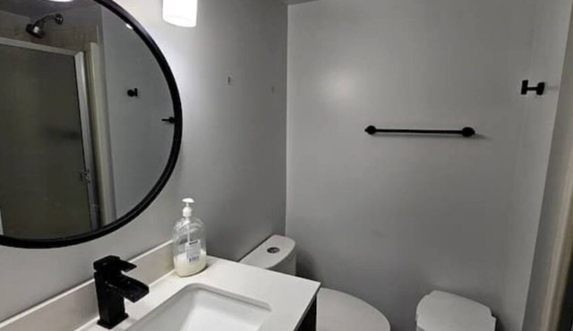 Bright and Cozy Room with Free Parking