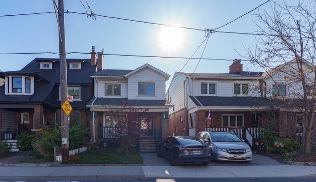 Bright & Stylish 3BR | Walk distance to Subway & High Park