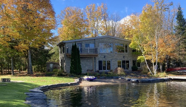Buckhorn Beach House- Ultimate Lakefront Retreat