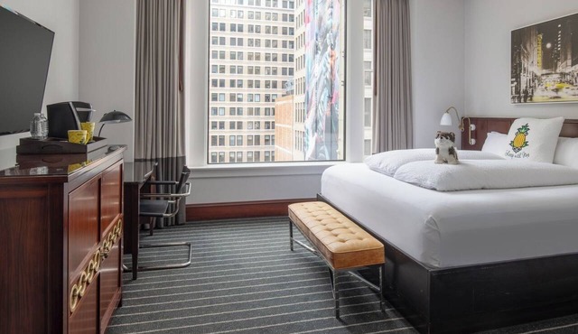 Burnham King - Staypineapple Chicago Charm & Afternoon Delights in The Loop