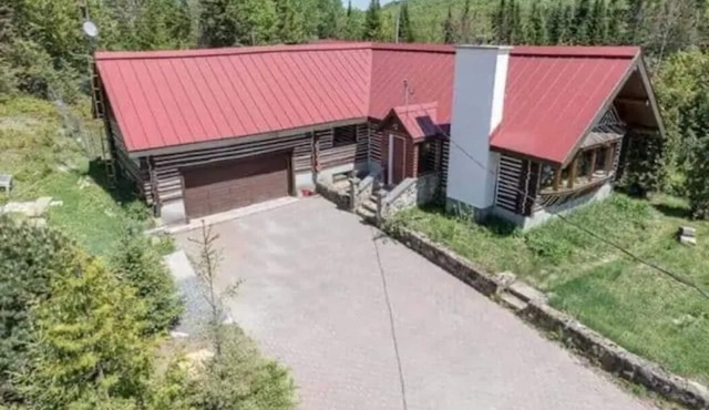Unique log cabin