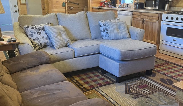 Cabin 3 Lakeview, Pet Friendly, Shared Sauna-Hot Tub, Patio on the lake