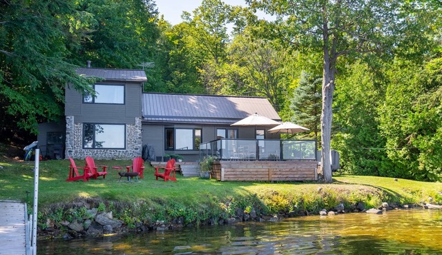 Calabogie Lake Cottage, walking distance to ski hill