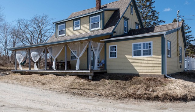 Calm and Relaxing sunrise Oceanview of Oak Island. 2 "Master" bedrooms.