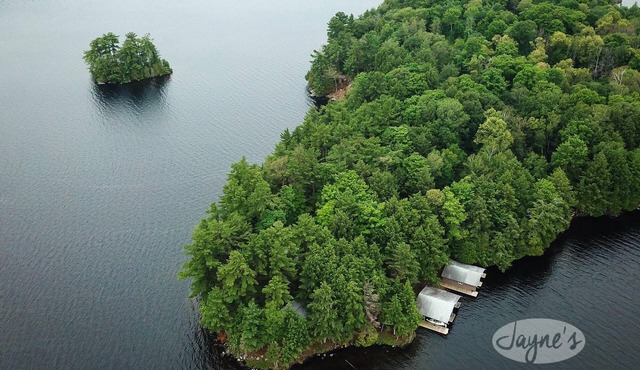 Camp Meda on Meda Island on Lake Muskoka! Complete Privacy! Sauna!