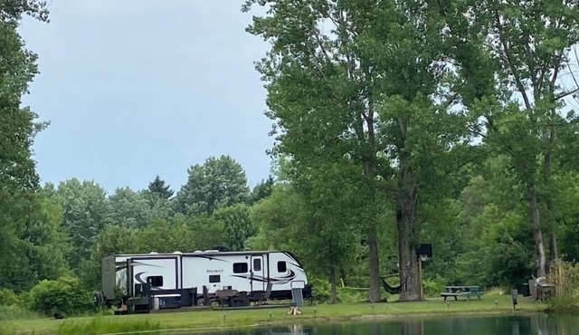 Camping Retreat on Pond 5 min from Fair Haven Beach