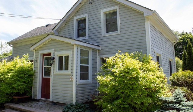Canalman's Cottage, Newboro Lockstation, Parks Canada