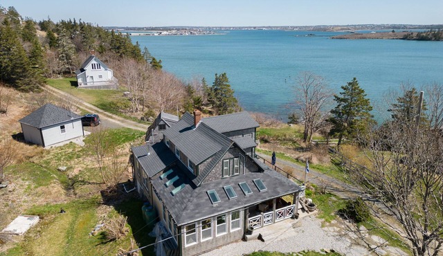 Cape Forchu Coastal Retreat