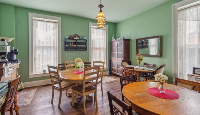 Carroll Cottage 1 Bedroom by Main Street Bed & Breakfast