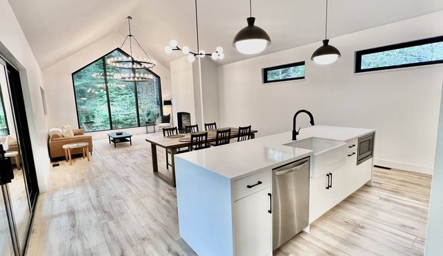 Casa Noir – Stylish Year-Round Escape