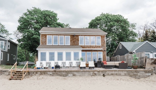 Cedarwood Sands - Beachfront on Bay Beach