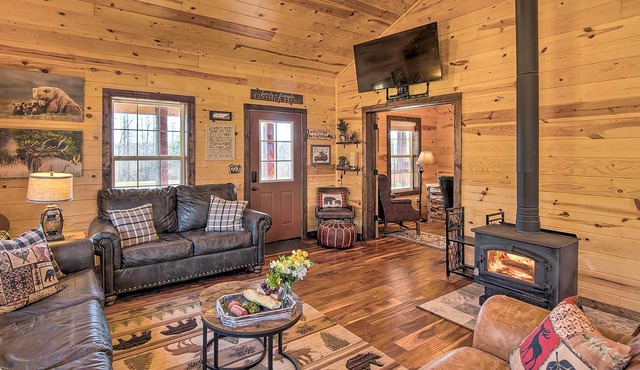 Centerville Cabin Rental: 68 Mi to Nashville!