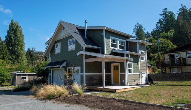 Central 2 Bed New Construction Laneway House in Gibsons