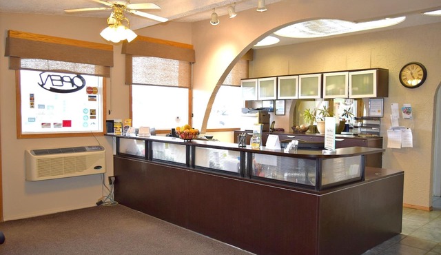 Centre Suites Inns Motel