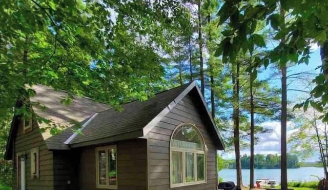 Chalet Casa Nina/ waterfront cottage
