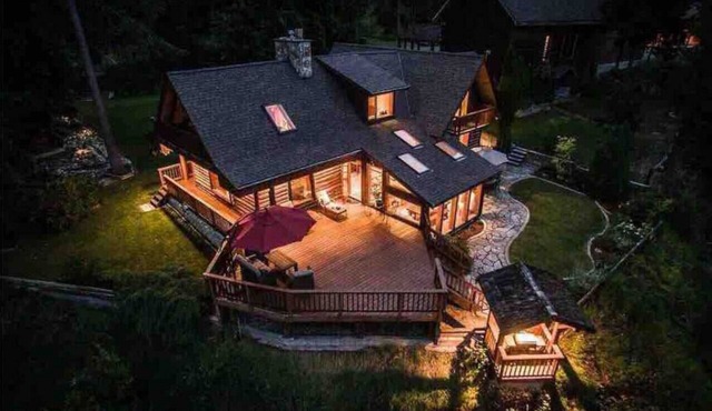 Chalet in "The Woods" with Stunning Views