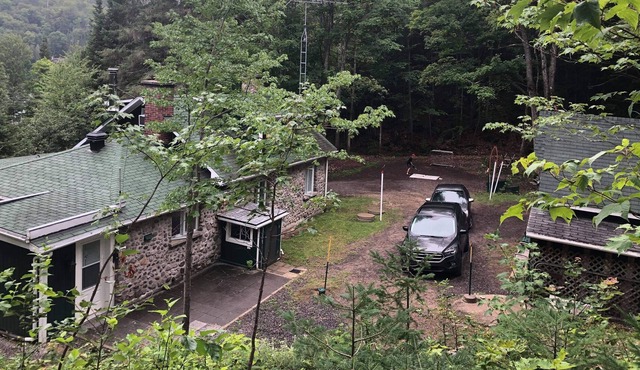 Chalet Lac Pauzé - Lakefront.
