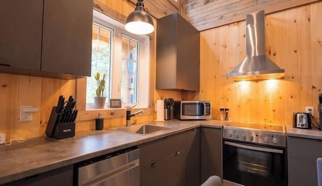 Chalet Le Western - Waterfront!