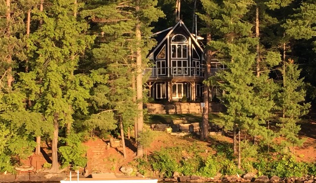 Chandos Lake Luxury!