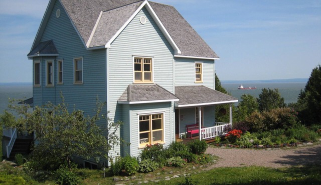 CHARLEVOIX BEAUTIFUL LARGE VICTORIAN HOUSE BY THE ST LAWRENCE RIVER