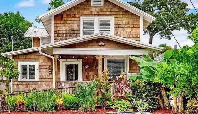 Charming 2/2 Cottage ~ Walk to Historic Downtown in St. Augustine