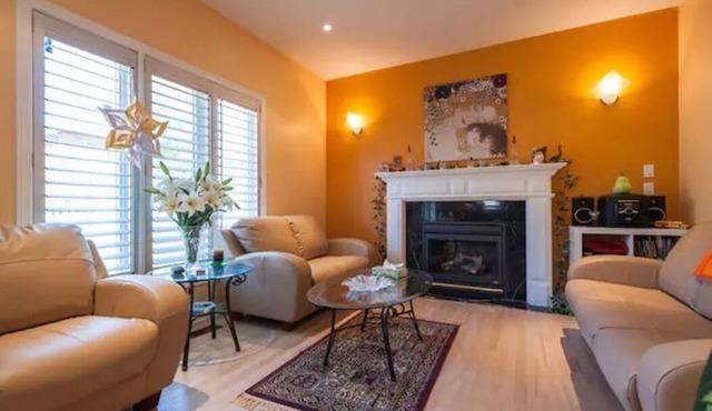 Charming 2-bedroom Lodge with WiFi, AC between Markham and Richmond Hill