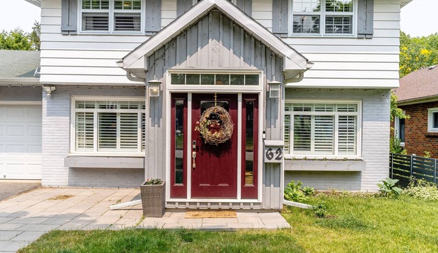 Charming 3-Bedroom Barrie House with patio & Backyard