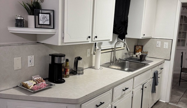 Charming 3-bedroom house in Dearborn with Arcade