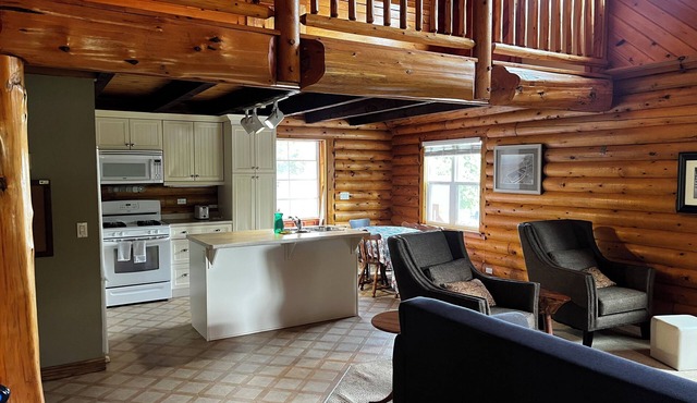 Charming 3-bedroom Log Cottage in peaceful Tobermory