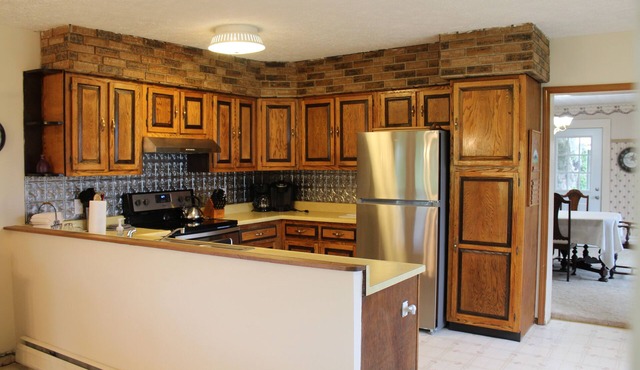 Charming 3-bedroom farmhouse with large backyard, cabin and scenic pond.