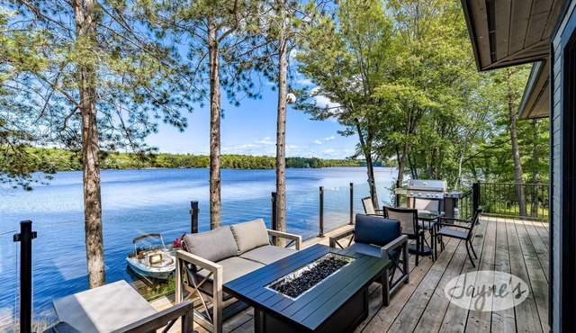 Charming 3bed, 4bath cottage on Butterfly Lake in the heart of Muskoka!