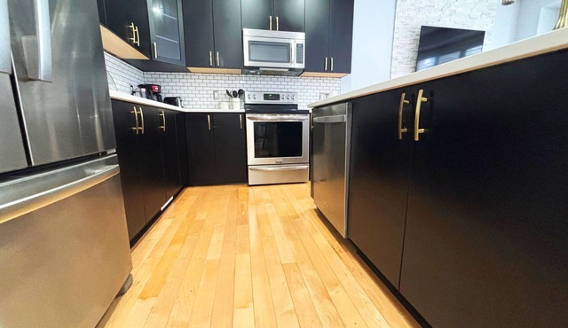 Charming 4-bedroom house with WiFi and AC in welcoming Ottawa