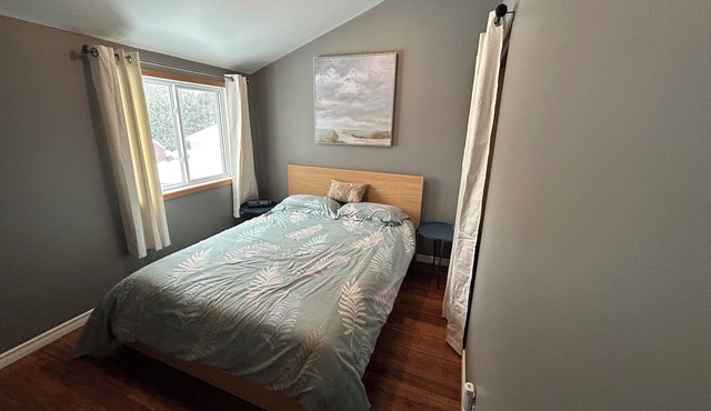 Charming 4-bedroom house with WiFi and AC in beautiful Pinawa