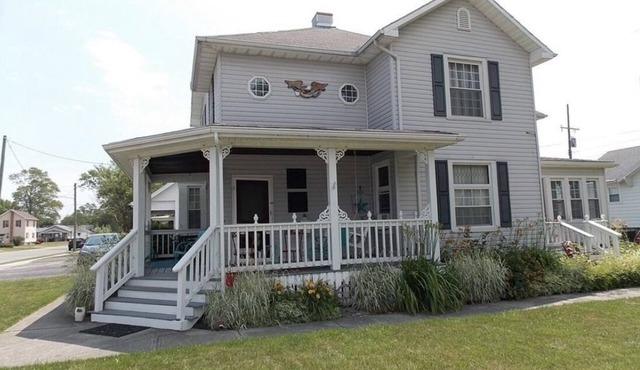 Charming 4+ Bedroom House minutes from Downtown Port Clinton