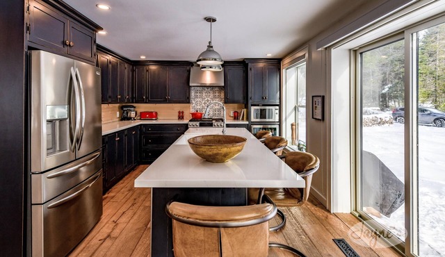 Charming 4bed 2bath Farmhouse Cottage on Lake of Bays!
