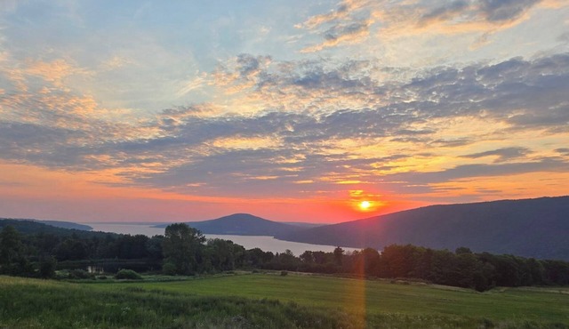 Charming Carriage House with Breathtaking Canandaigua Lake Views