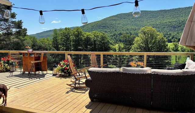 Charming Cottage w/Mountain Views,2 Acres, Family & Dog Friendly,Spa Soaking Tub