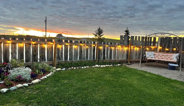 Charming Country Retreat: Dog-Friendly Escape for 6 with Scenic Views!