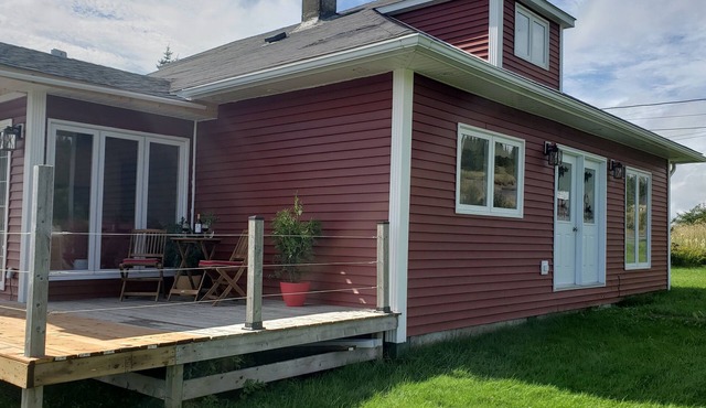 Charming craftsman cottage - tranquility on the bay!