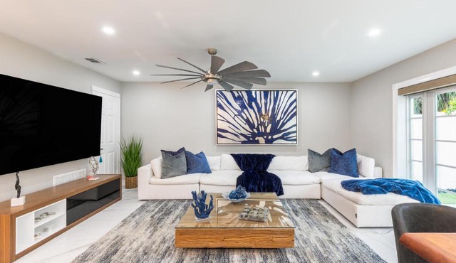 Charming Delray Beach Townhouse: 3BR/3BA & More! in Delray Beach