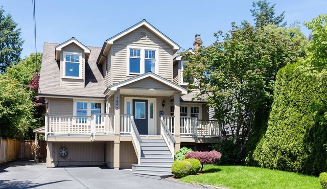 Charming family & pet friendly home with private yard & deck in Lynn Valley