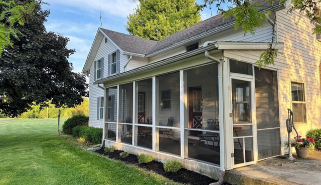 Charming Family Farmhouse Near Cedar Point