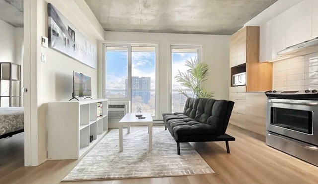 Charming Home-Perfect Location-Free Parking & Spa