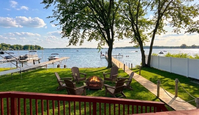 Charming Lakefront Cottage on Lake Minnetonka — Bring Your Boat.