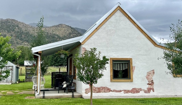 Charming Settlers Cottage in Pine Valley