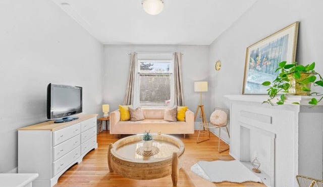 Charming Sunnyside Retreat | Kensington & Downtown