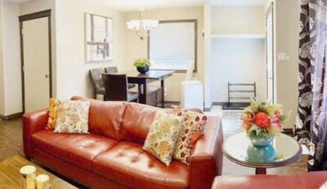 Cheerful 3 Bdm Home close to U of A Hospital