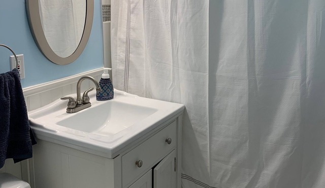 Cheerful and Renovated 5 Bedroom Home