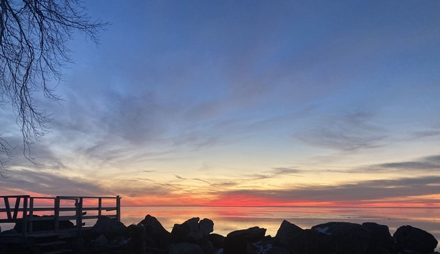 Cheerful East Beach Lake House at Point Pelee